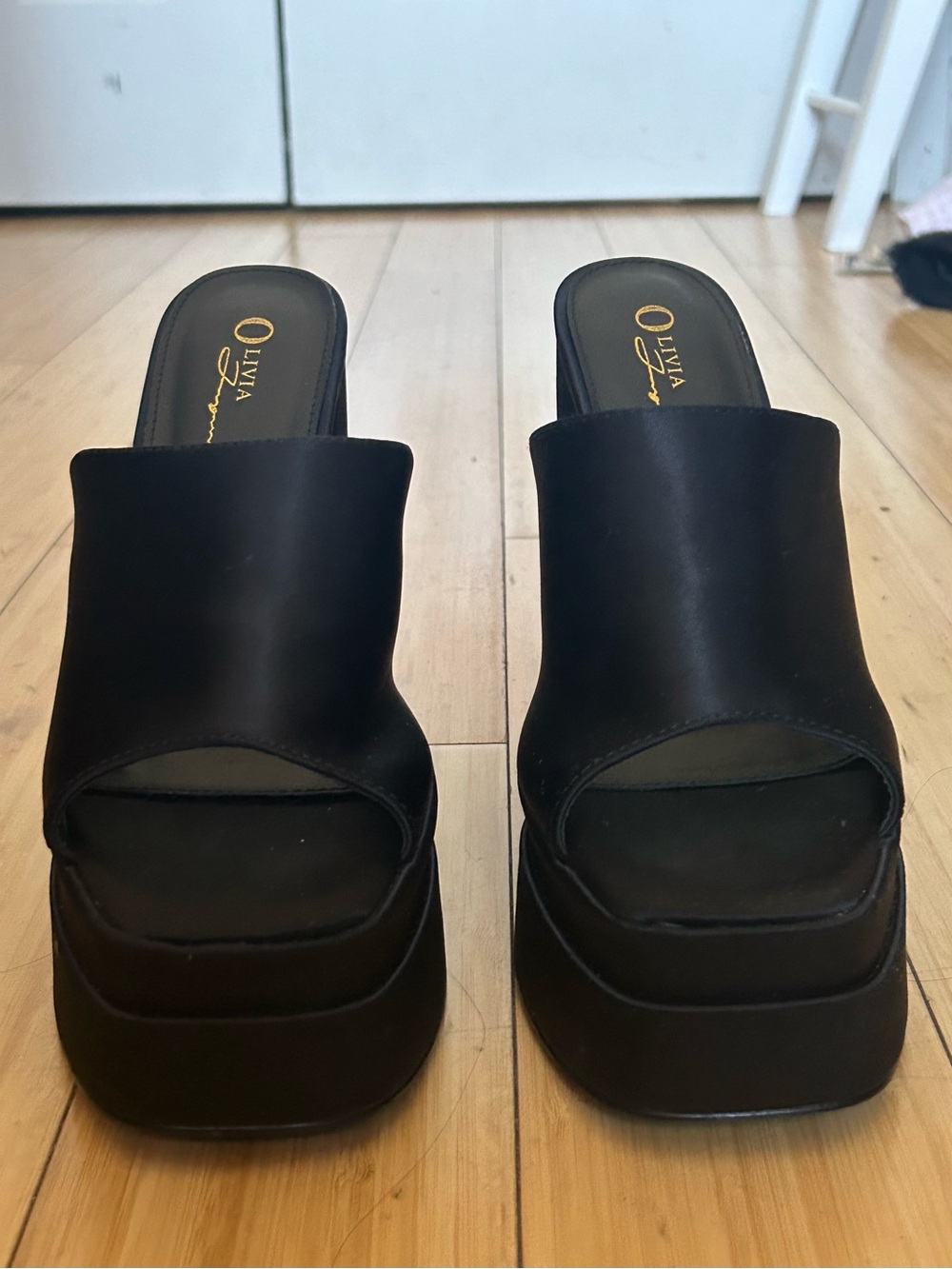 Olivia Jaymes Black Square-Toe Platform Mules